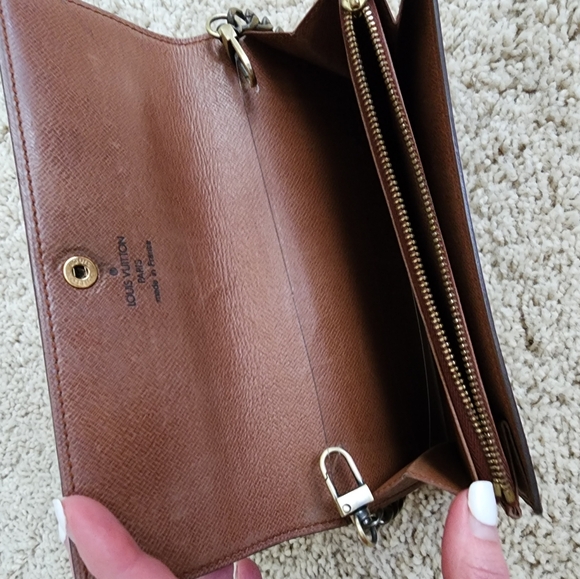 Luis Vuitton Sara Wallet - Picture 12 of 16